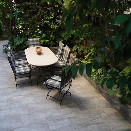 Garden Apartment Next To The Mall -Private Parking Athén Kültér fotó