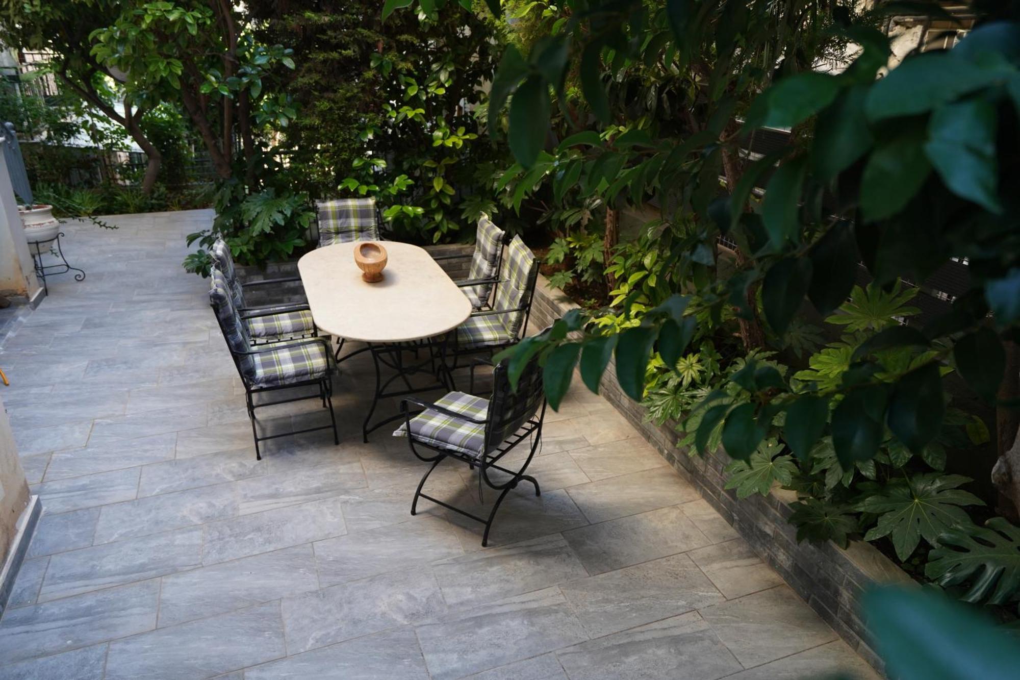Garden Apartment Next To The Mall -Private Parking Athén Kültér fotó