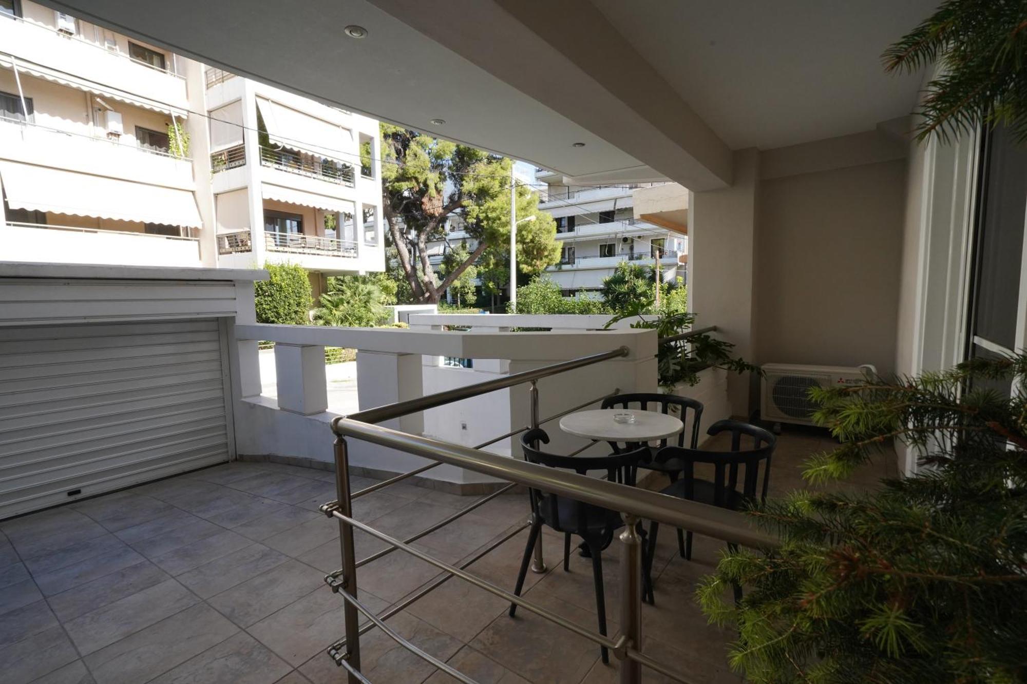 Garden Apartment Next To The Mall -Private Parking Athén Kültér fotó