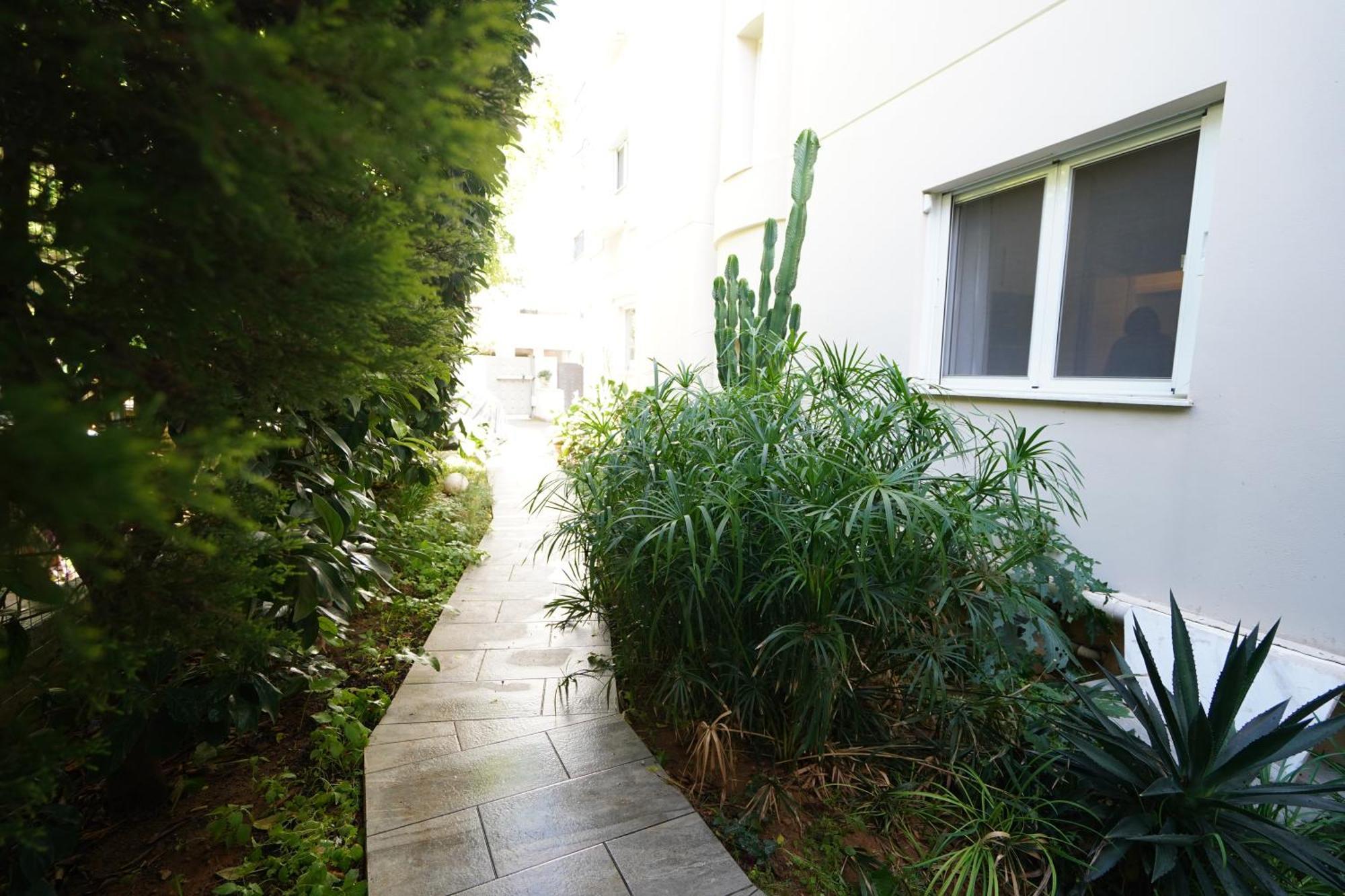 Garden Apartment Next To The Mall -Private Parking Athén Kültér fotó